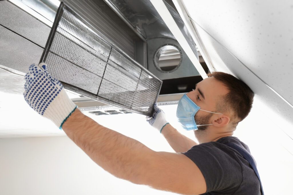 Cleaning a screen